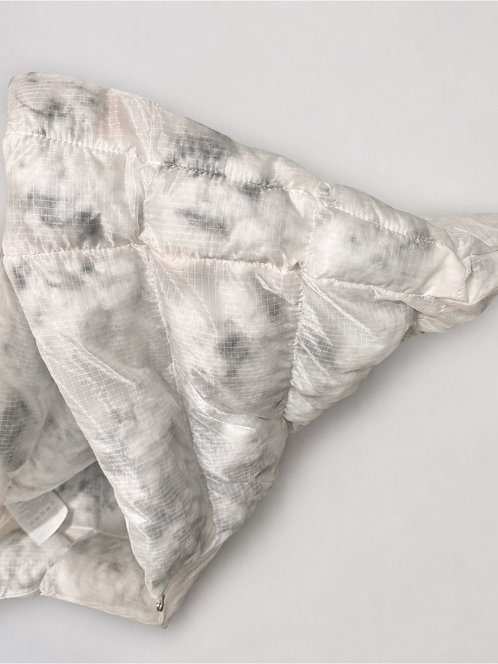 Nike White Ripstop Hooded Jacket with Subtle Marble Detail - Picture 7 of 9